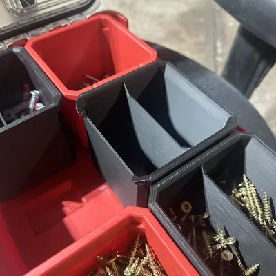 Hộp Đựng Sâu Milwaukee Packout Có Cắt Và Vách Ngăn