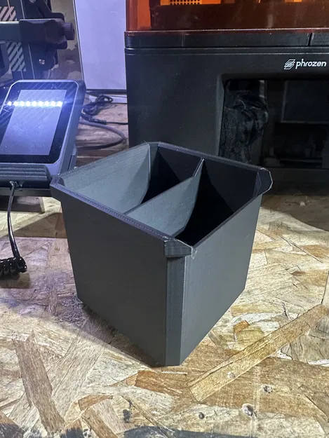 Hộp Đựng Sâu Milwaukee Packout Có Cắt Và Vách Ngăn - Image 2