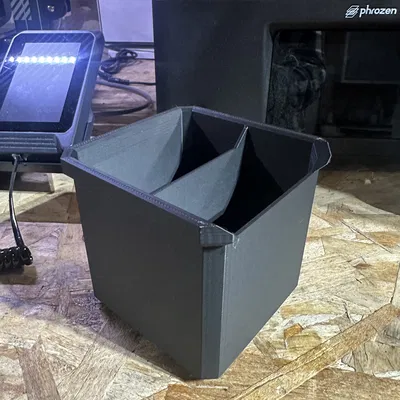 Hộp Đựng Sâu Milwaukee Packout Có Cắt Và Vách Ngăn