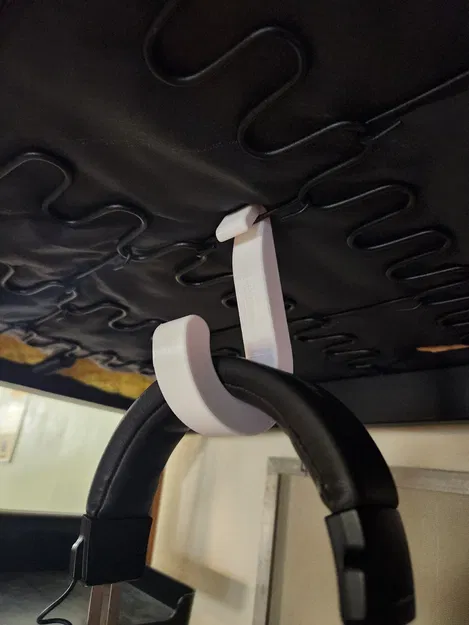 Móc Tai Nghe Dưới Gầm Giường Purdue - Image 1