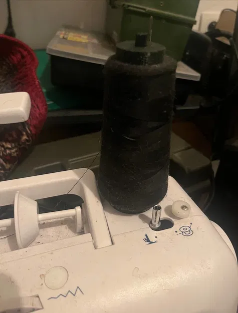 Giá đỡ chỉ overlock cho máy may Silvercrest - Image 1