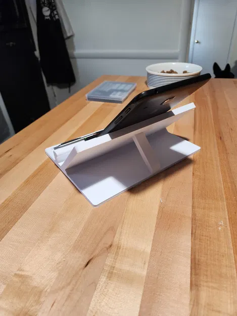 Giá đỡ iPad/Tablet D&D có khay xúc xắc và bút cảm ứng tích hợp - Image 3