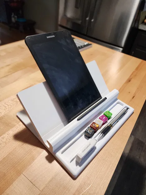 Giá đỡ iPad/Tablet D&D có khay xúc xắc và bút cảm ứng tích hợp - Image 4