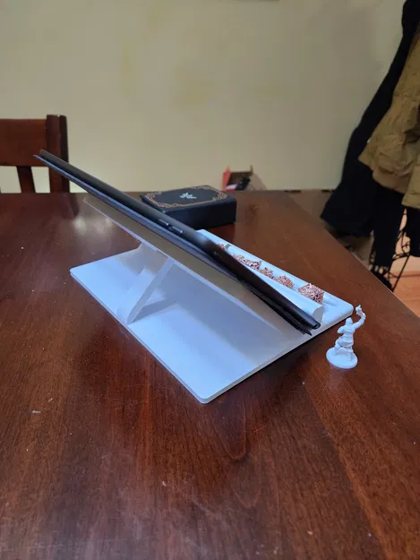 Giá đỡ iPad/Tablet D&D có khay xúc xắc và bút cảm ứng tích hợp - Image 8