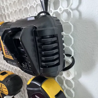 Giá Treo Sạc Dewalt DCB1108 Lên Multiboard