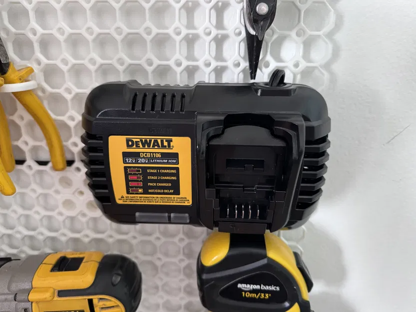 Giá Treo Sạc Dewalt DCB1108 Lên Multiboard - Image 3