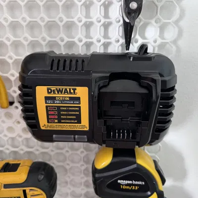 Giá Treo Sạc Dewalt DCB1108 Lên Multiboard