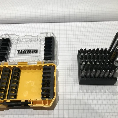 Hộp Đựng Bộ 40 Chi Tiết Đầu Vít Tác Động DEWALT DT70702