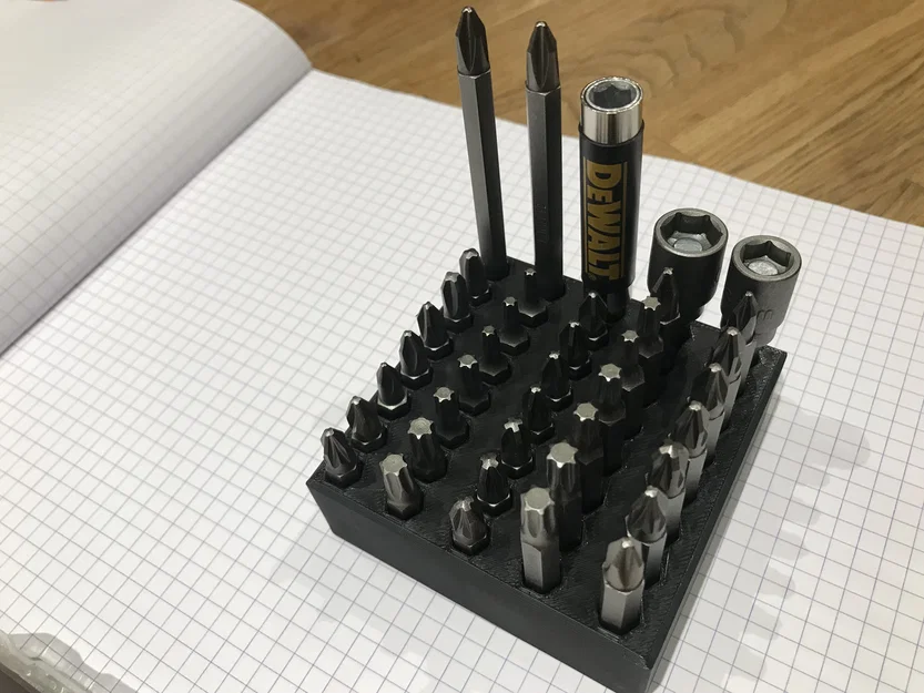 Hộp Đựng Bộ 40 Chi Tiết Đầu Vít Tác Động DEWALT DT70702 - Image 2