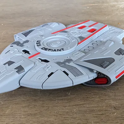 Mô hình Tàu Defiant In Đa Vật Liệu