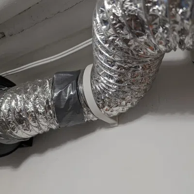 Giá đỡ ống gió mềm bằng nhôm dạng gài tường 4 inch