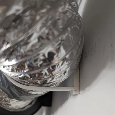 Giá đỡ ống gió mềm bằng nhôm dạng gài tường 4 inch