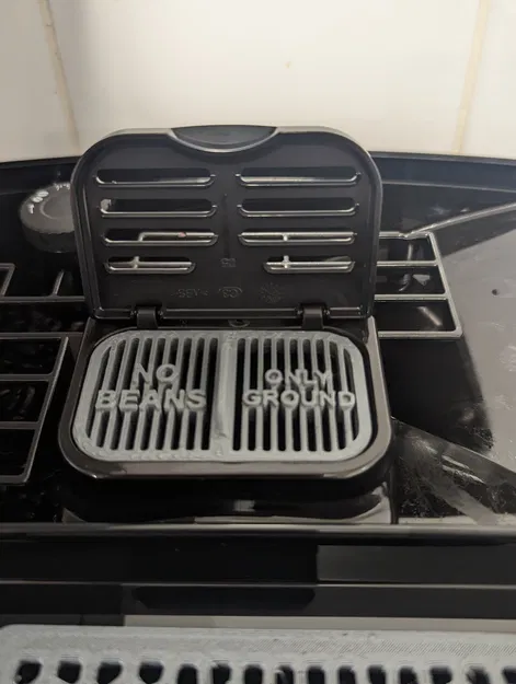 Nắp phễu cà phê xay sẵn DeLonghi Magnifica - có lỗ thông hơi - Image 1