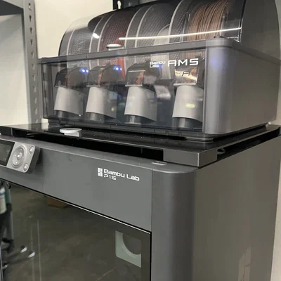 Khe Nâng Nắp Trên Máy Bambu Lab P1S