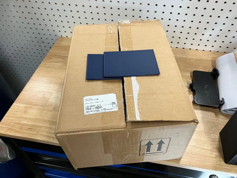 Miếng dán khóa dán velcro cho thùng carton - Image 1