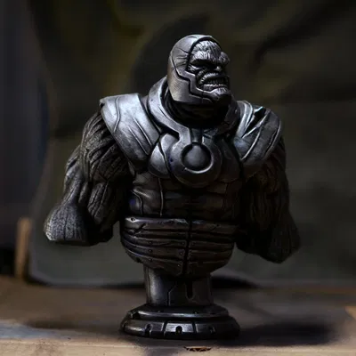Tượng bán thân Darkseid