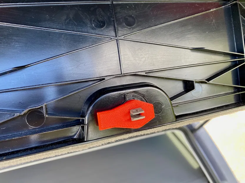 Kẹp giữ Audi A4 Avant B7 - Image 3