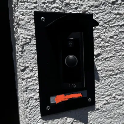 Đế Gắn Chuông Cửa Ring Có Mái Che (Nghiêng 15 Độ)