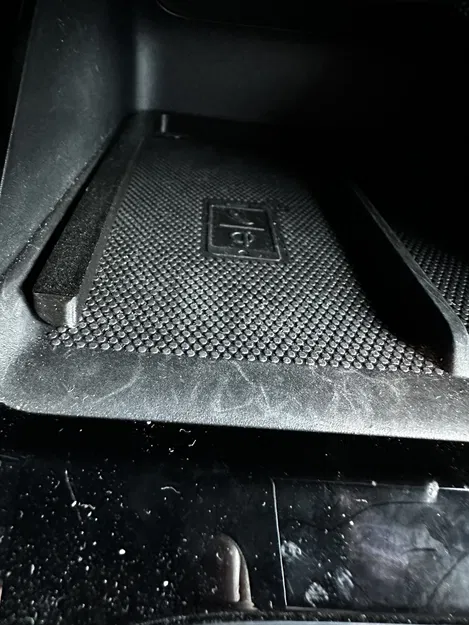 Ốp Sạc Không Dây Skoda Enyaq - Image 2