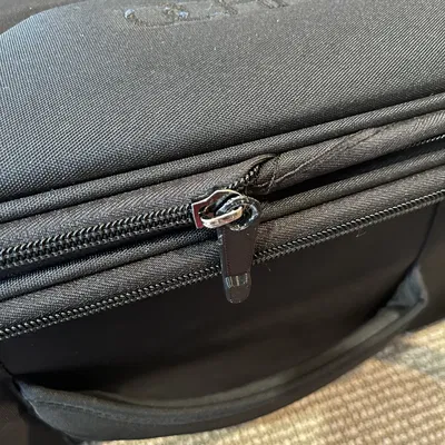 Dây Kéo Khóa Bị Gãy (File Fusion 360 Có Sẵn)