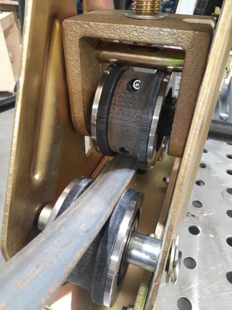 Trục Cán Thanh Dẹp Cho Máy HF Tube Roller - Image 1