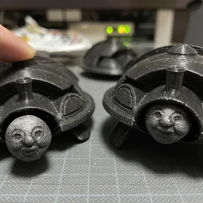 Thomas Rùa Bóp Mép