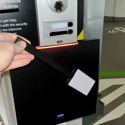 Kệ Đựng Thẻ Xe Hơi