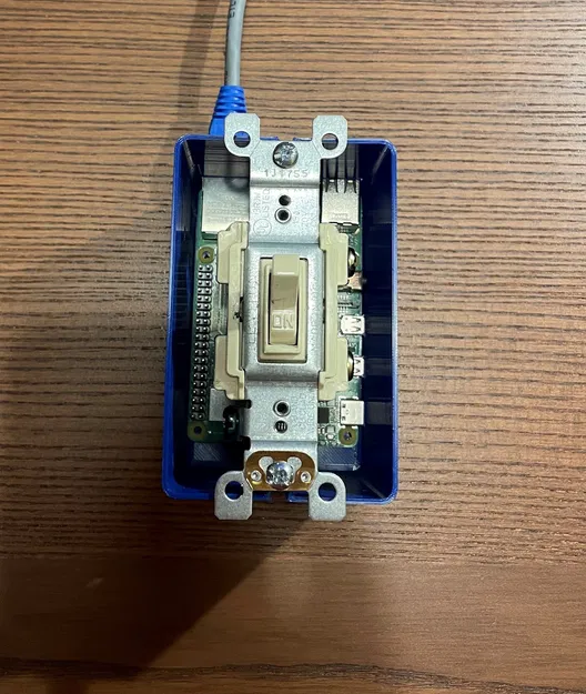 Vỏ Raspberry Pi 4 Kiểu Hộp Điện/Công Tắc US - Image 3
