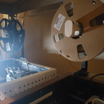 Giá đỡ cuộn dây P1P phía trên, xài được với tấm nhựa zin