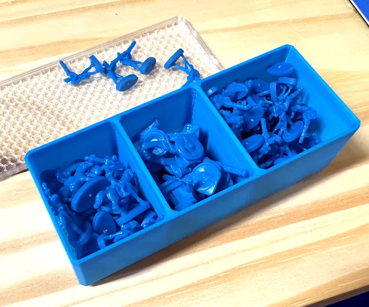 Hộp Đựng Quân Cờ Cờ Bàn "RISK" Có Nắp - Image 3