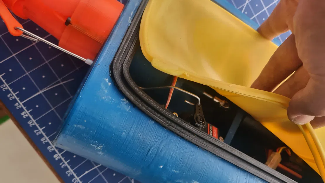 Nắp Hộp Tupperware Cho Thuyền RC Phản Lực Bashtech - Image 1