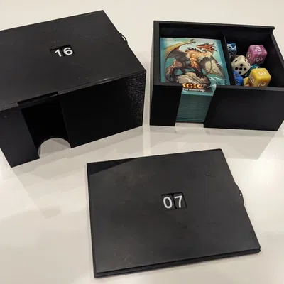 Hộp Đựng Bài Magic The Gathering Kèm Bộ Đếm Điểm Sinh Hoạt Tích Hợp