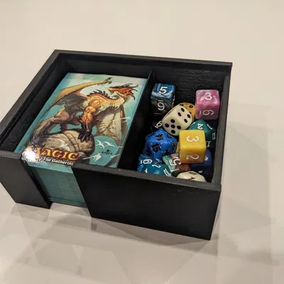 Hộp Đựng Bài Magic The Gathering Kèm Bộ Đếm Điểm Sinh Hoạt Tích Hợp