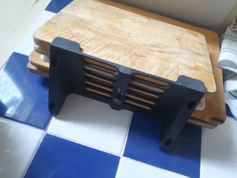 Kệ Treo Tường Để Thớt - Image 1