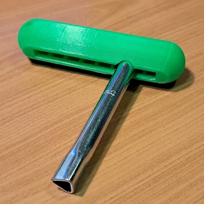 Tay cầm cho cờ lê tam giác