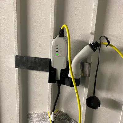 Giá đỡ tường sạc xe hơi Volkswagen