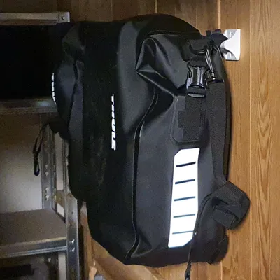 Giá Treo Tường Đơn Giản Cho Túi Xe Đạp