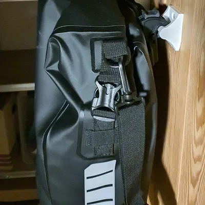 Giá Treo Tường Đơn Giản Cho Túi Xe Đạp