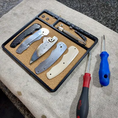 Khay đựng phụ tùng cho việc bảo trì dao