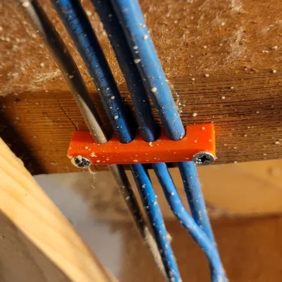 Kẹp giữ dây mạng