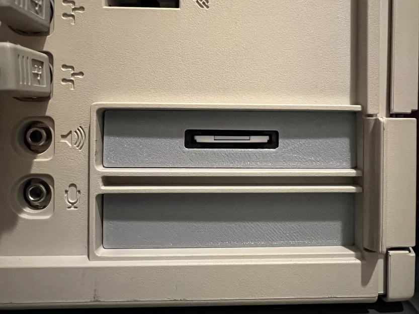 Nắp Khe NuBus Máy Macintosh Quadra 700 - Image 1