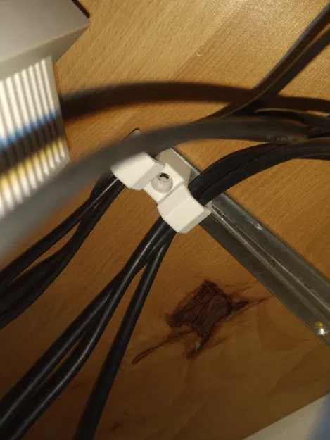 Thêm một cái kẹp giữ dây đo cáp - Image 2