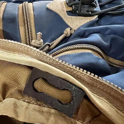 Điểm Gắn - Kết nối dây bungee/dây co giãn/dây dù vào ba lô