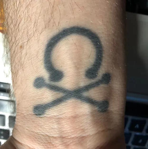 Mặt Dây Chuyền / Khuyên Tai Hình Đầu Lâu Xuyên Thấu - Image 3