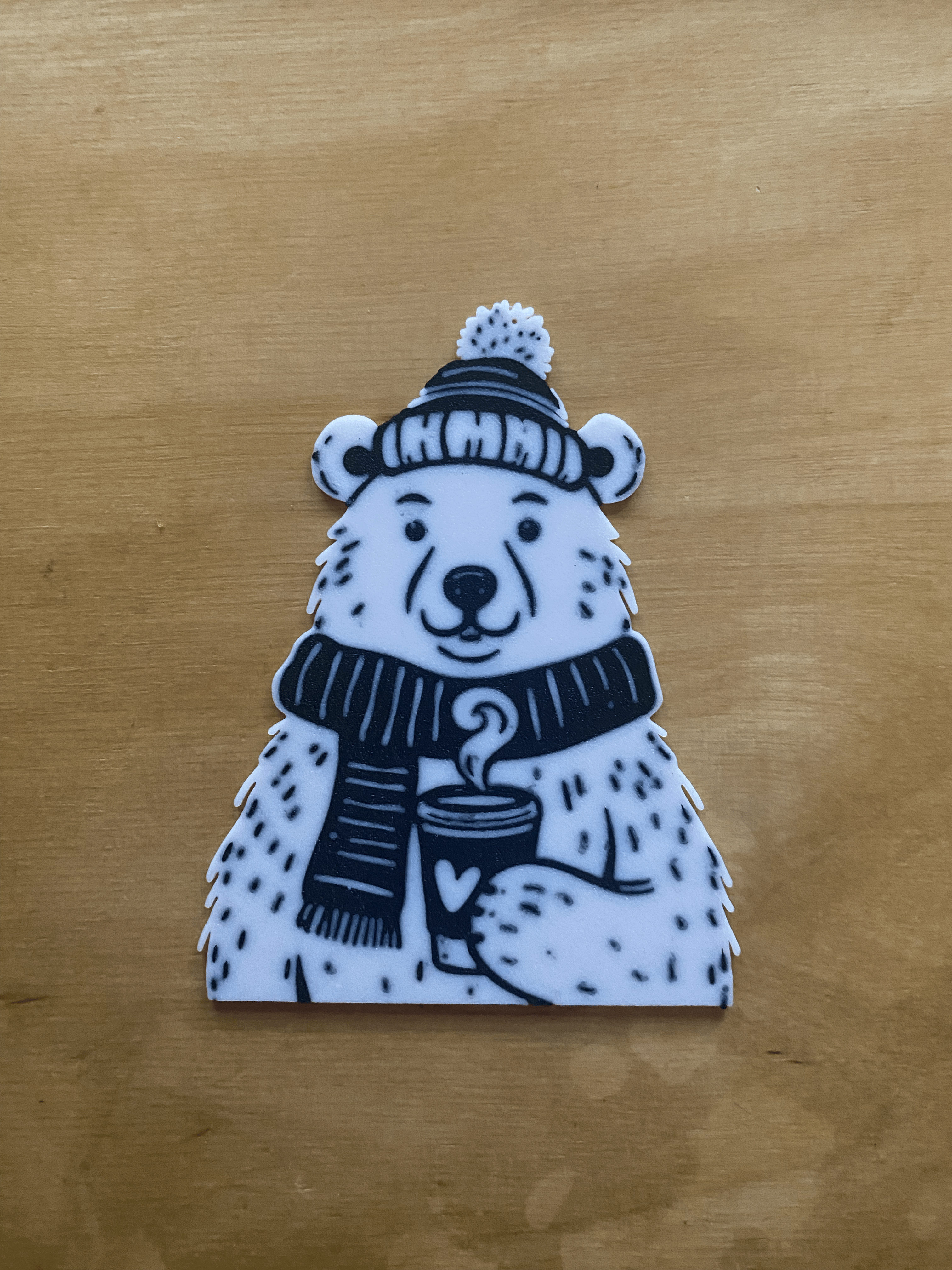 Trang trí cây thông Noel hai màu gấu bắc cực cầm cà phê