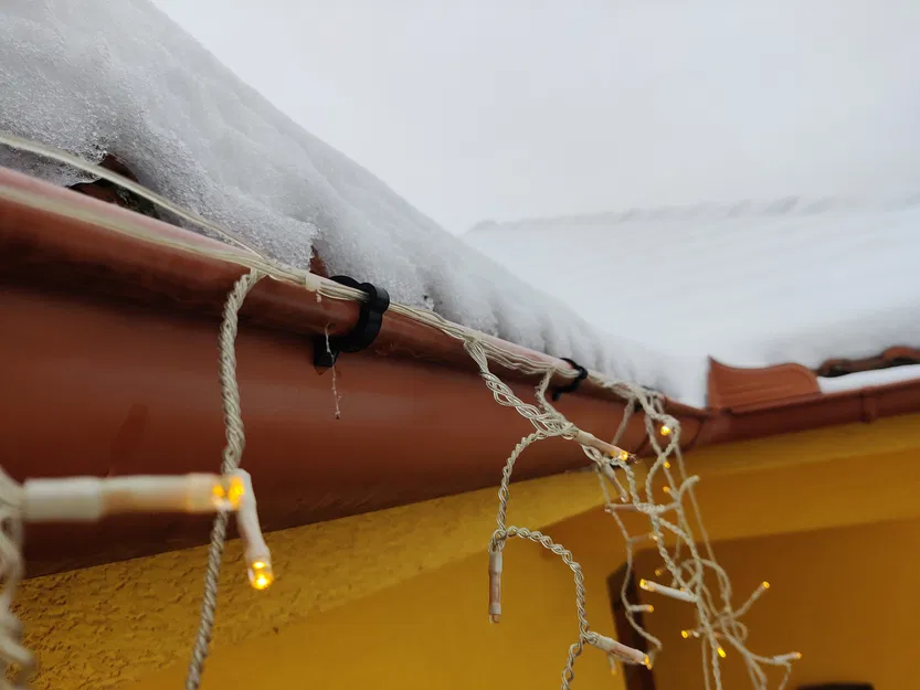 Pát Đèn LED Cho Máng Xối 2cm - Image 1