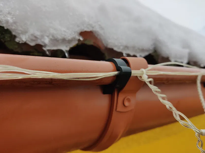 Pát Đèn LED Cho Máng Xối 2cm - Image 3