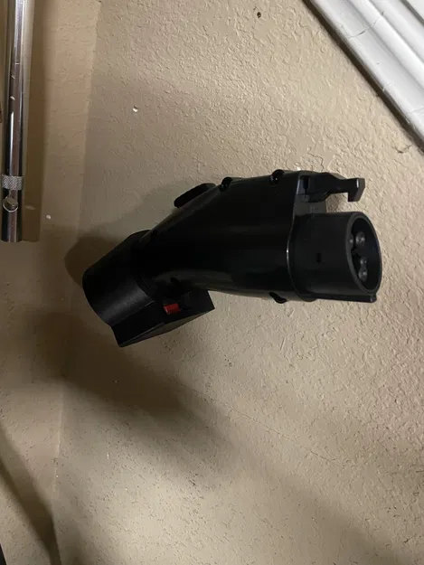 Giá Treo Bộ Chuyển Đổi Tokreal Tesla sang J1772 - Image 1