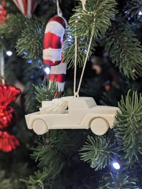 Xe Tải Nhỏ Chở Cây Thông Noel - Image 1