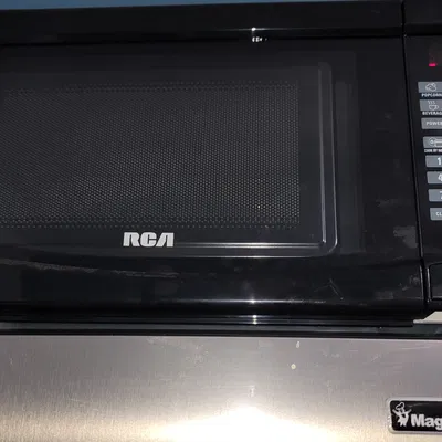 Giá đỡ lò vi sóng đặt trên tủ lạnh kiểu ký túc xá